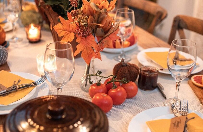 Make Hosting Thanksgiving A Breeze With This Guide!